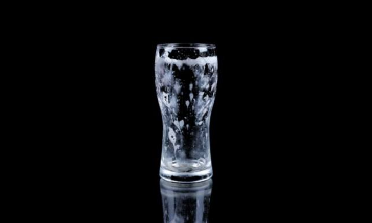 leeg bierglas